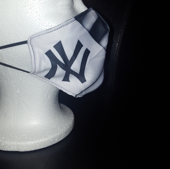 ❤ NEW NY Yankees Face Mask❤ - Picture 3 of 8